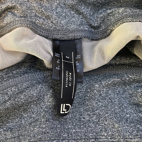 never worn, low rise, not sure the brand . - Picture 2 of 3